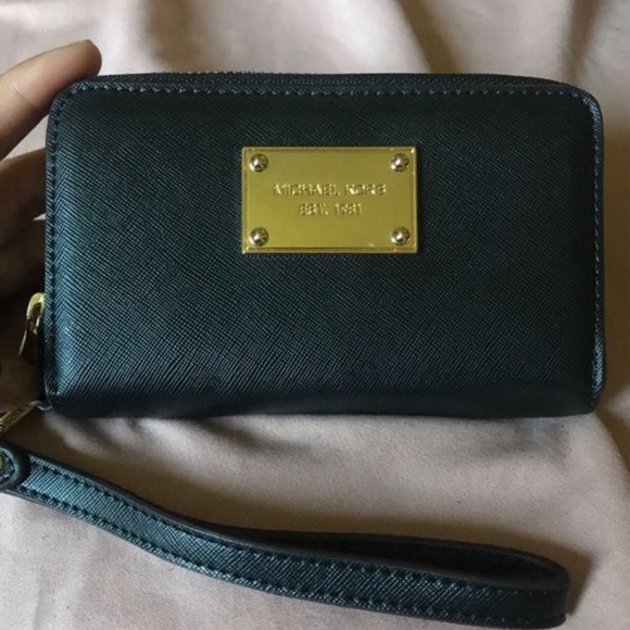 Michael Kors Small Wristlet Wallet - Picture 1 of 3